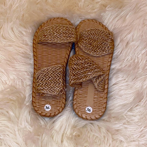 Weeded shoes - Picture 1 of 1